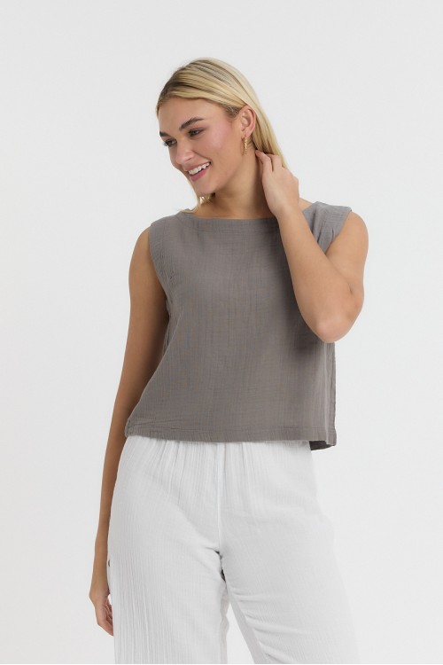 KADIN BLUZ - MÜSLİN PERVAZLI ANTRASİT SIFIR KOL - CROP - 1040 KADIN BLUZ - MÜSLİN PERVAZLI ANTRASİT SIFIR KOL - CROP - 1040